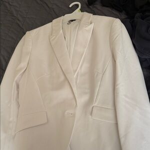 Woman’s 12 Express Elegant White Blazer